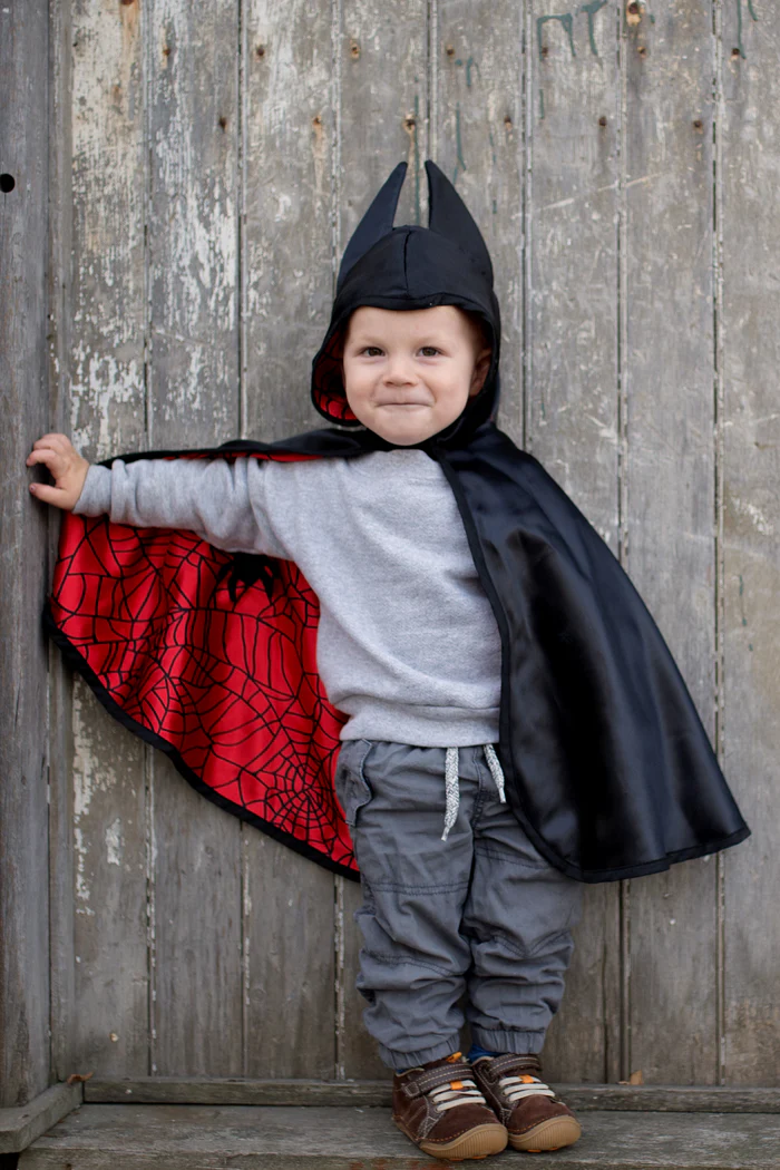 CAPE-REVERSIBLE-SPIDER-MAN-BATMAN-1