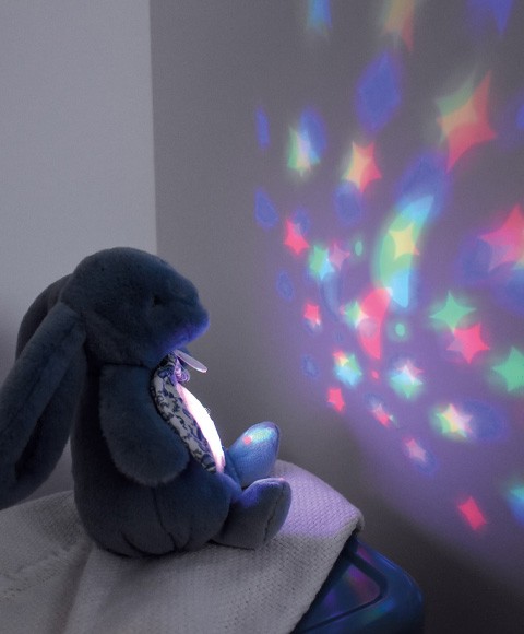 LAPIN-DOUDOU-VEILLEUSE-MUSICALE-PROJECTION-DETOILE-1